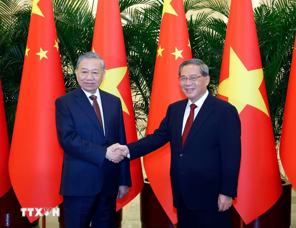 Vietnam and China set sights on higher-level economic, trade relations